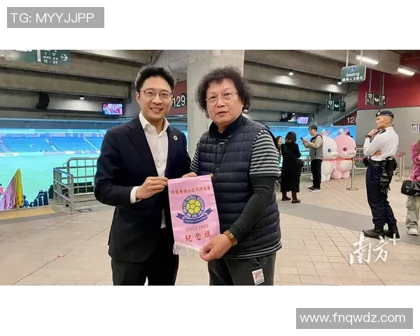 香港足球明星队霍启山携手球迷共创辉煌未来展现足球热情与团结精神